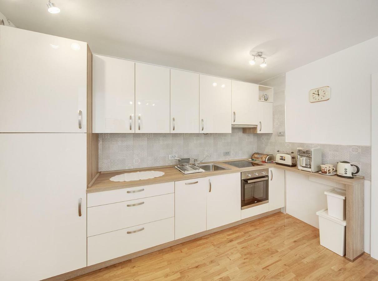 Apartman Осиек Экстерьер фото